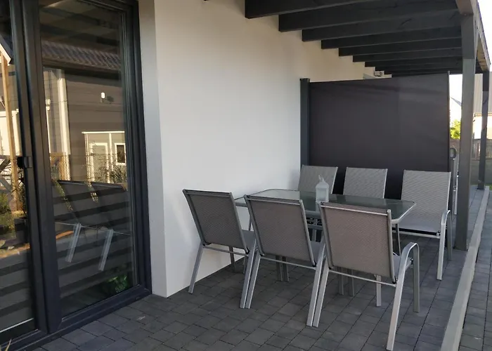 Villa Caloroczne Lighthouse *