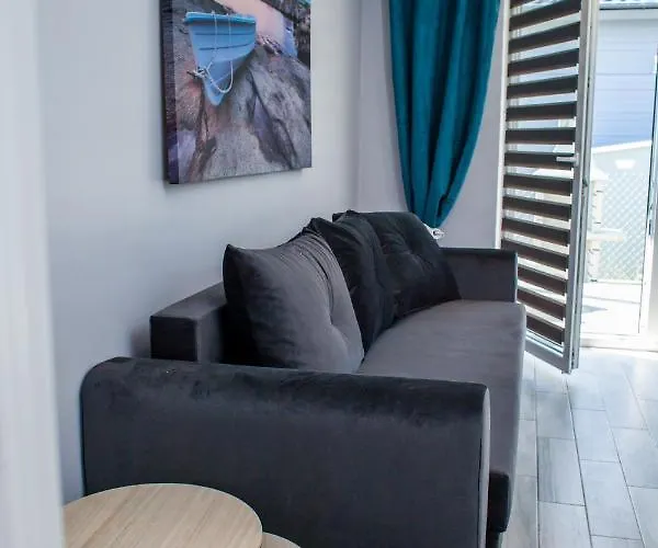 Villa Caloroczne Lighthouse *